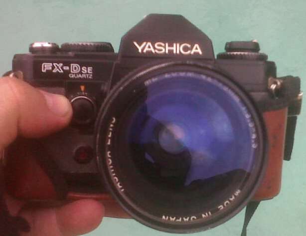 VINTAGE  YASHICA FX-DSE CAMERA