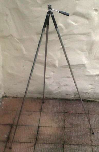 CAMERA TRIPOD