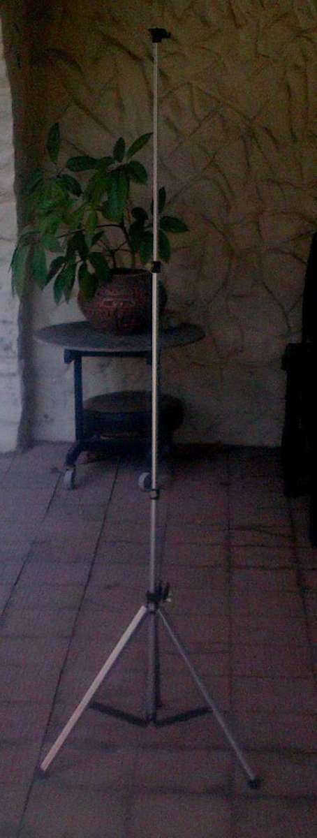 TRIPOD  STAND