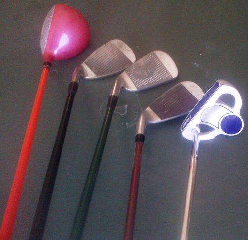 TEEN'S JUNIOR GOLF CLUBS  ASSORTED GOOD MAKES JUNIOR PUTTER