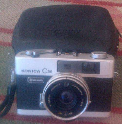 VINTAGE KONICA C35  CAMERA