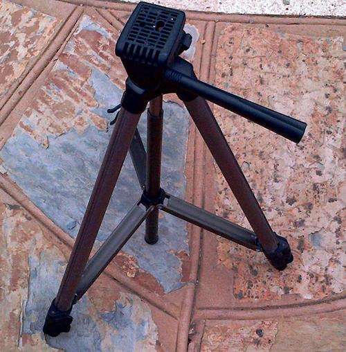 TRIPOD  LIGHT WEIGHT