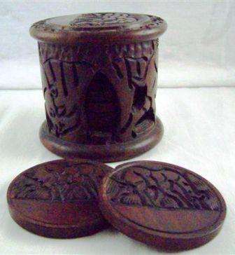 6x Wood Elephant  Coasters in Carved container