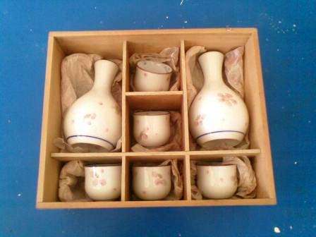 Oriental Sake Set   (FINE PORCELAIN)