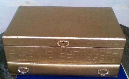 VINTAGE BIG JEWELLERY BOX  (BUXTON made inUSA)