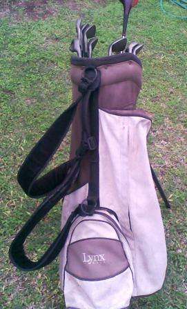 GOLF CLUBS AVENGER U.S.A 3-8, SW,PW, + DUNLOP NO: 2 WOOD, PUTTER & LYNX  BAG