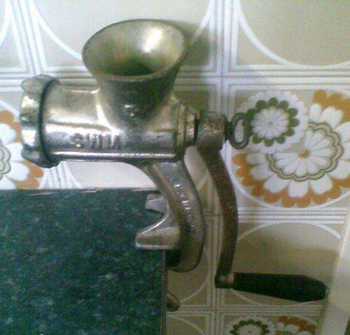 VINTAGE MINCER NO:5 (HAND OPERATED MADE IN GERMANY)