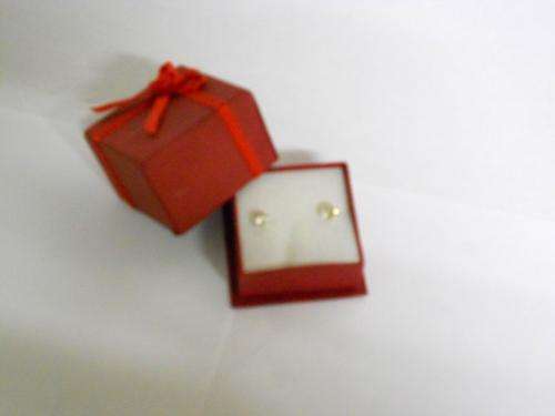 Cubic zirconia 5.5mm stud earings on solid 925 sterling silver -single pair