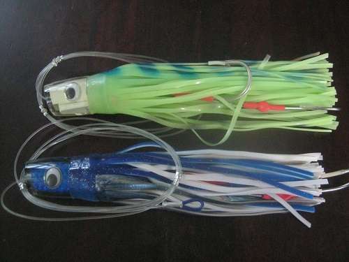 www.h2oprolures.com 36 Fishing Lures  unused still in packets & carrying bags sea fishing