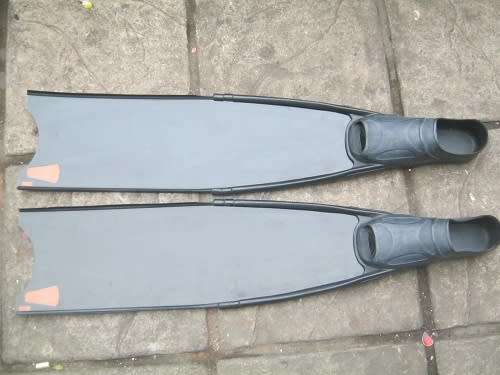 Leaderfins Pure Carbon Fins Size 30-40-5/6 length 91cms like new