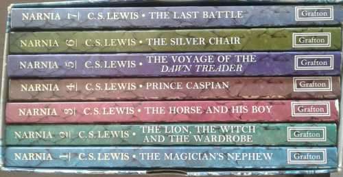The Chronicles of Narnia, 7 volume set by C S Lewis, 7 softcovers in slipcase