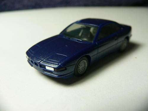 HO scale Wiking BMW 850 V12. Unboxed.