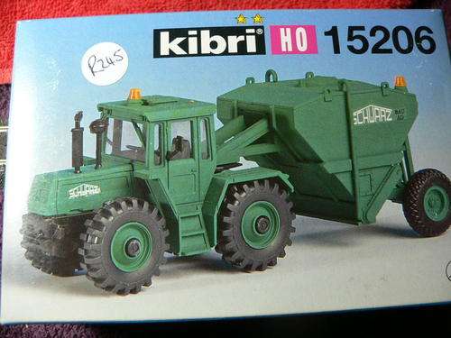 HO scale Kibri 15206 Nercedes Benz Trax tractor with chalk spreader.