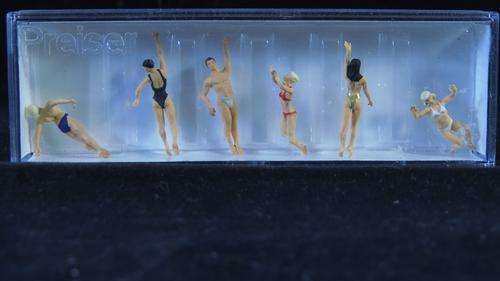 Preiser HO "swimming people"