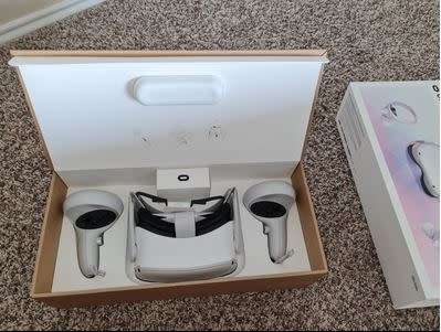 Oculus Quest 2 64GB + extras