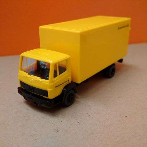 Wiking MB Truck with Loading Ramp - 1/87 Scale
