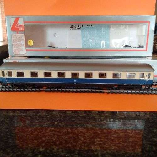 Lima DB 1st Class Blue & Cream Coach - HO Scale