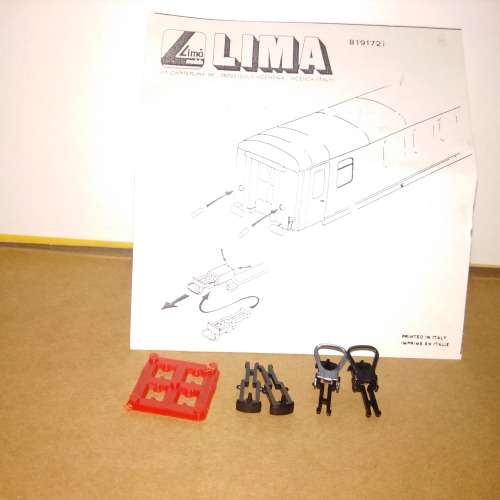 Lima DB 1st Class Compartment Coach - HO Scale
