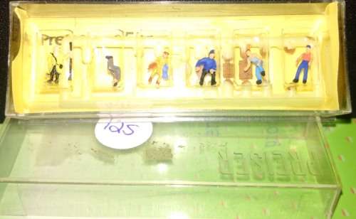 Preiser Six Assorted Figures   - Z Gauge