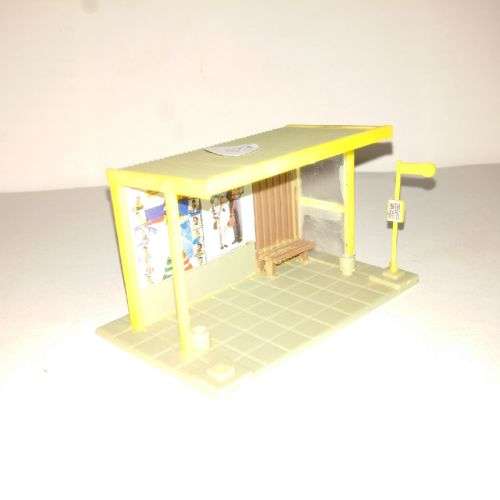 Bus Stop with Advertising - HO Scale