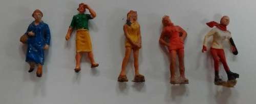 Five Urban Woman Figures - HO Scale