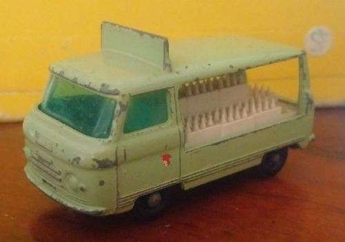 Matchbox Commer Bottle Float - Regular Wheels