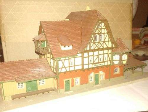 Vollmer Neuffen Station Building - N Scale