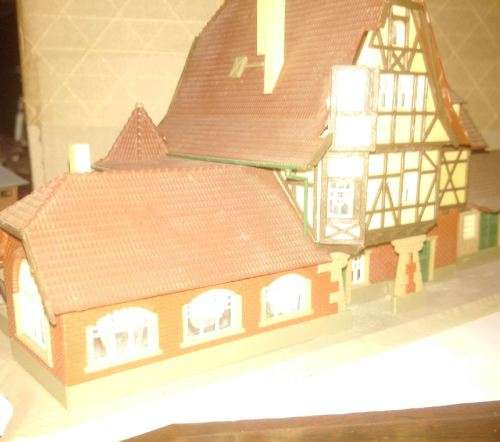 Vollmer Neuffen Station Building - N Scale