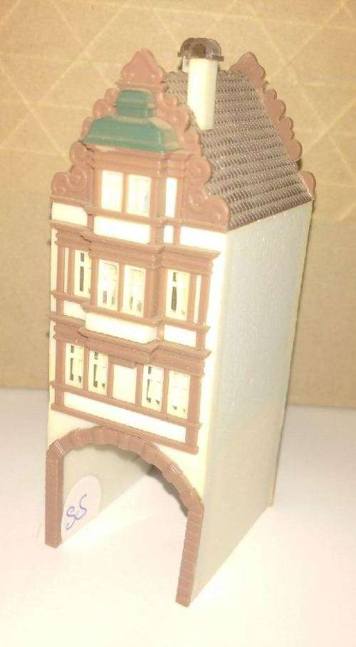 Town Gate / Multi Story Building Over Tunnel - N Scale