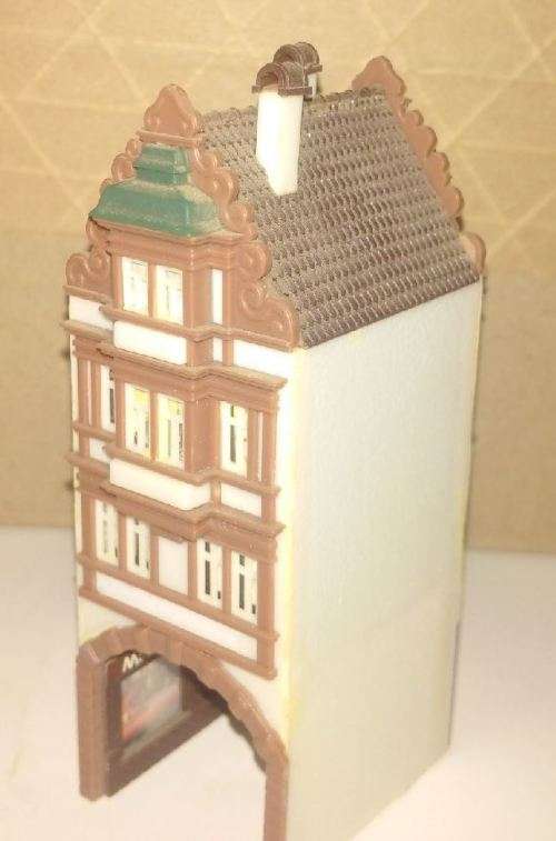 Town Gate / Multi Story Building Over Tunnel - N Scale