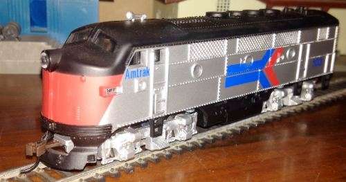 Amtrak Train - 2 Locomotives, 2 Coaches, Mixed Makes  - HO Scale