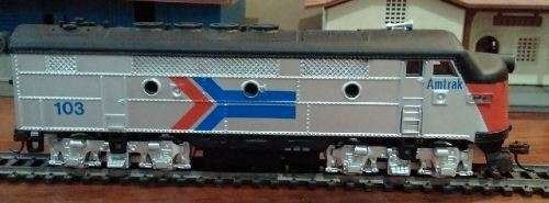 Amtrak Train - 2 Locomotives, 2 Coaches, Mixed Makes  - HO Scale