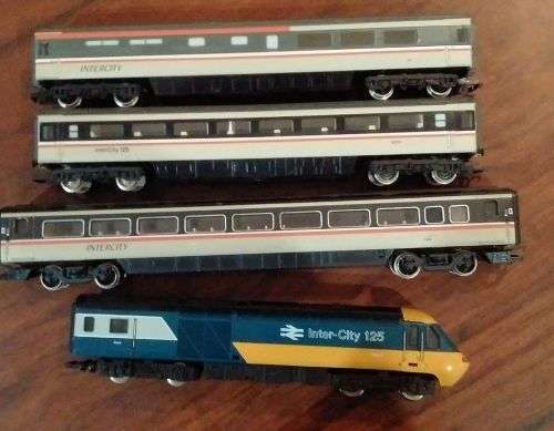 Hornby Inter CityTrain Set with Additiona Locomotive and Coaches - LOOK - OO Scale