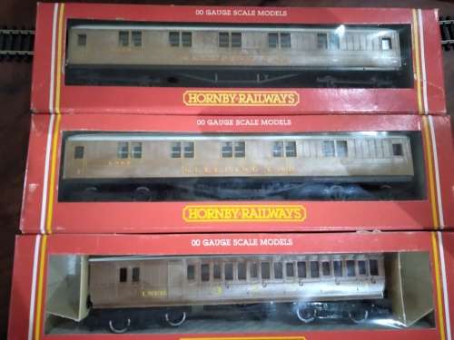 Hornby 3 x LNER Coaches - OO Scale