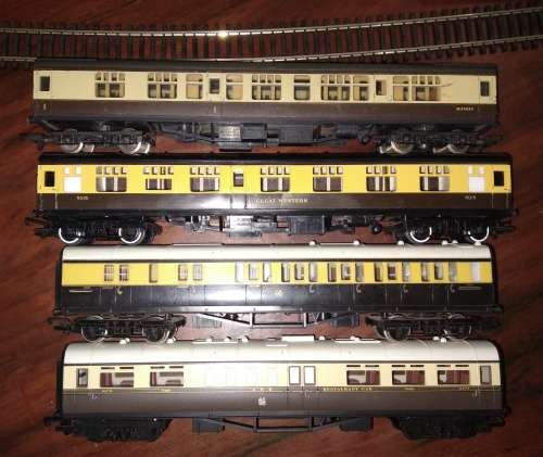 Hornby, Tir-ang, Lima - Rake of 4 GWR Coaches - OO Scale