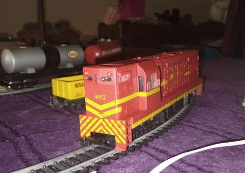 Frateschi EMD G8 Locomotive - RFFSA - HO Scale