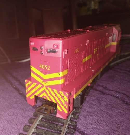 Frateschi EMD G8 Locomotive - RFFSA - HO Scale