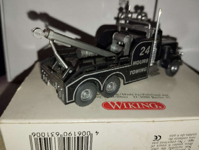 Wiking US Big Rig Tow Truck - 1/87 Scale