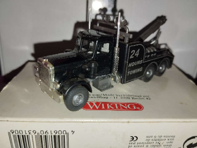 Wiking US Big Rig Tow Truck - 1/87 Scale