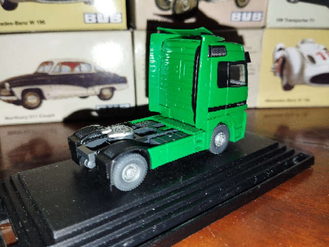 Herpa Mercedes Benz Actros Rig - 1/87 Scale