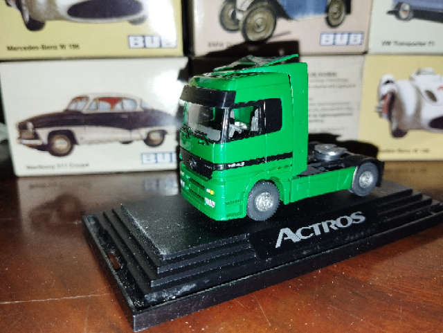 Herpa Mercedes Benz Actros Rig - 1/87 Scale
