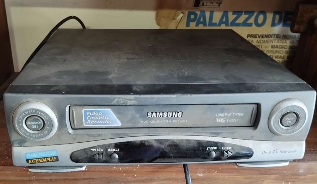 Samsung VHS Video Player + 15 VHS Assorted VHS Video Tapes