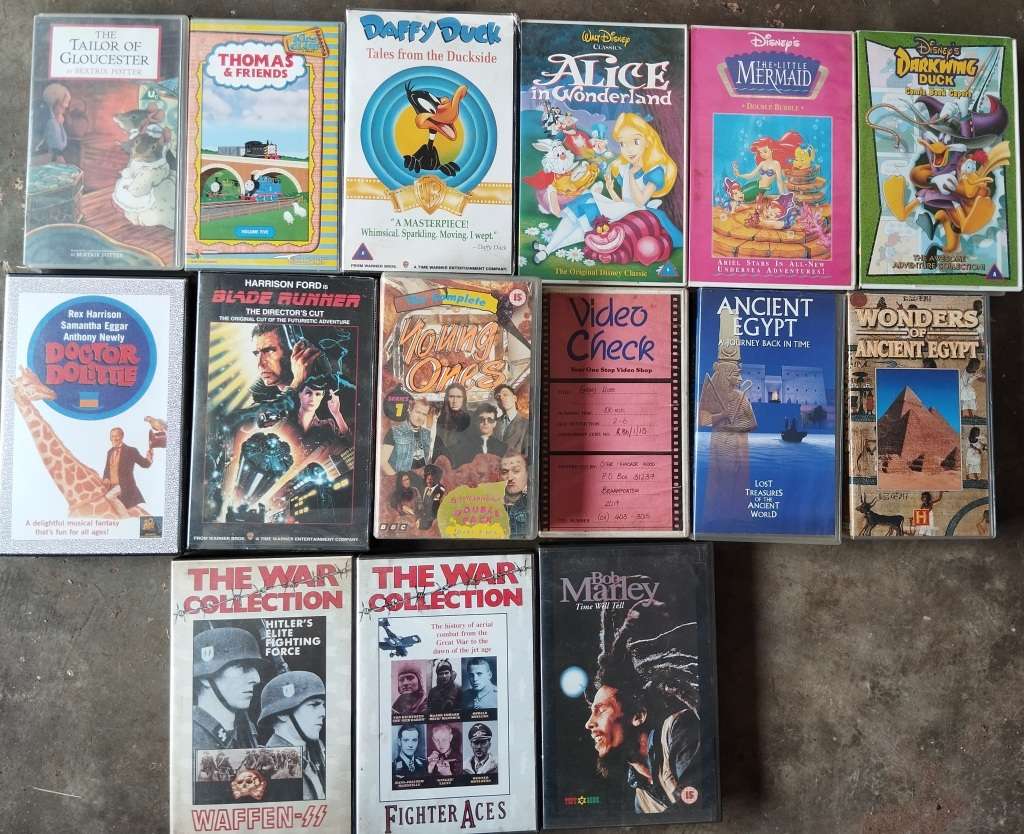 Samsung VHS Video Player + 15 VHS Assorted VHS Video Tapes