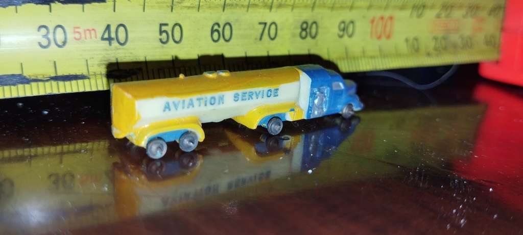 Tanker Lorry - Z Scale