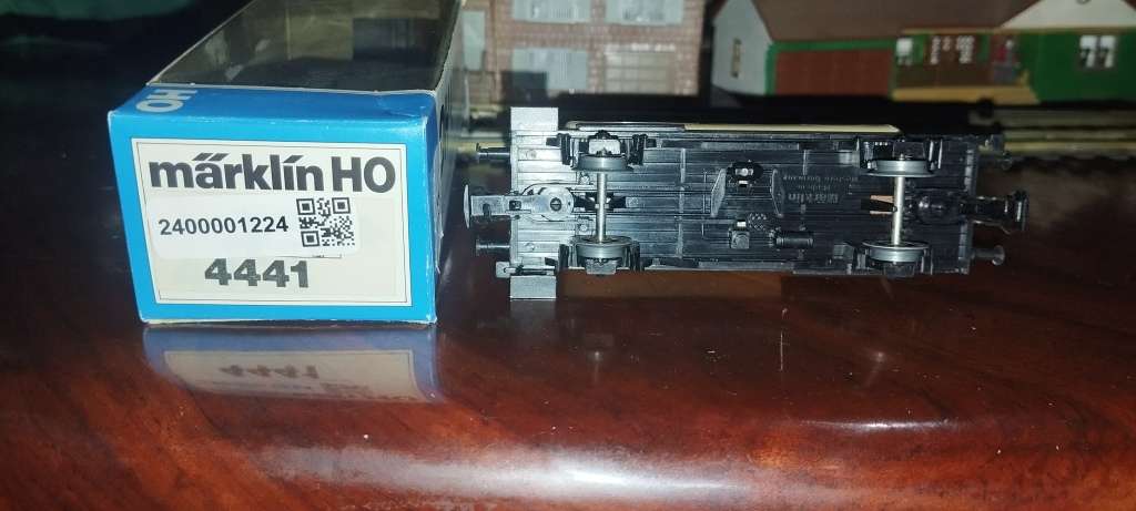 Märklin DB Esso Oil Tanker 4441 - HO AC