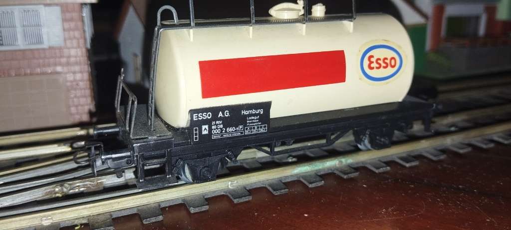 Märklin DB Esso Oil Tanker 4441 - HO AC
