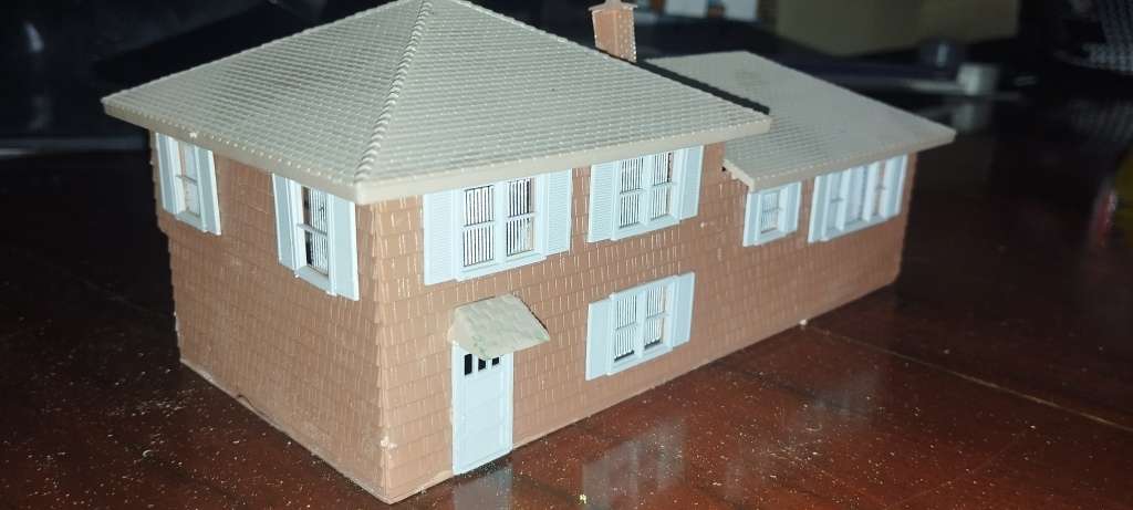 Patal Model House 305 - Already Built with Lighting - HO Scale
