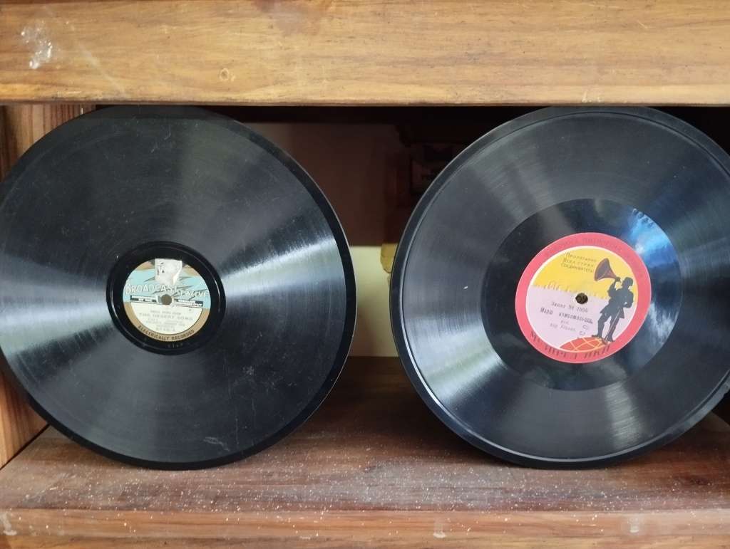 Set of 6 Mixed Gramophone Records - `Rare` Labels, Russia etc