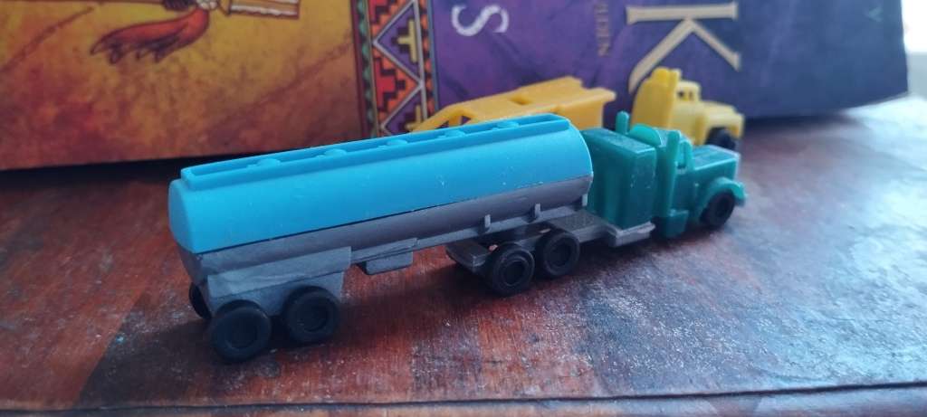 2 x American Style Lorries - N Gauge (Nominally)