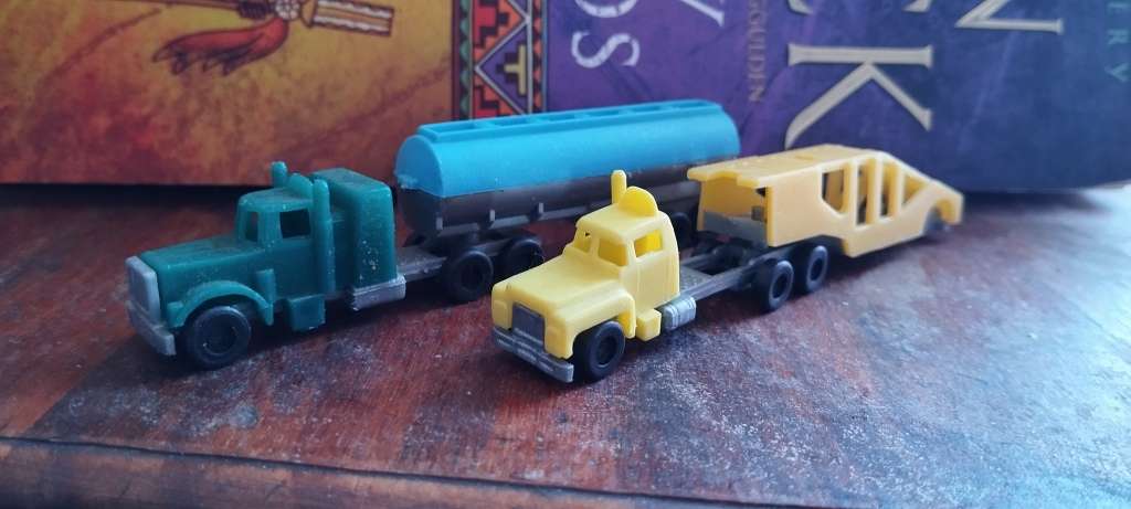 2 x American Style Lorries - N Gauge (Nominally)